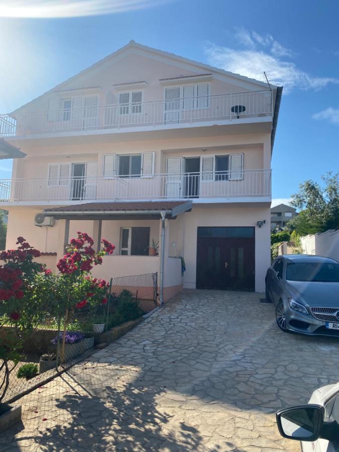 Apart Mani Di Lauro Apartman Preko Kültér fotó